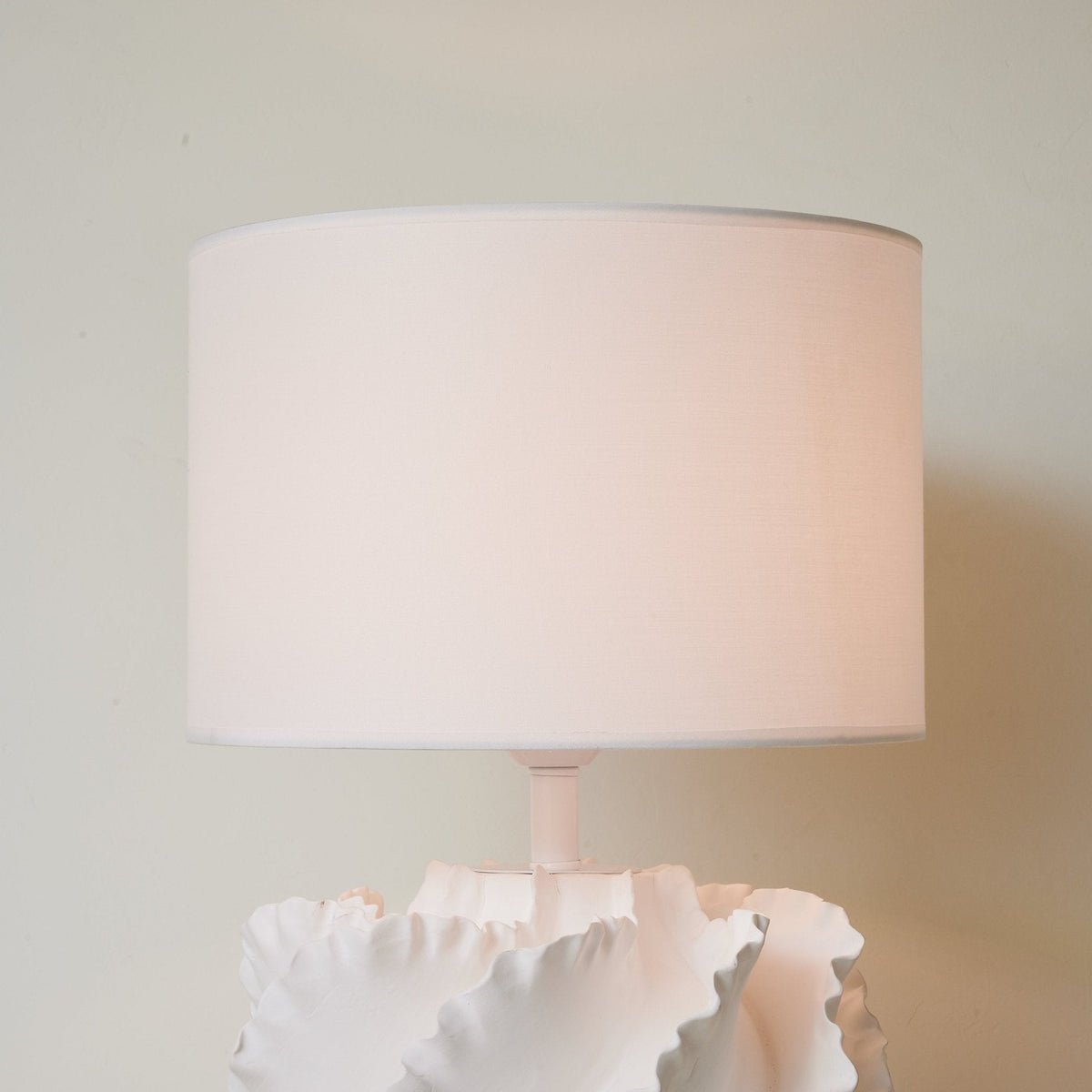 Keith Tischlampe aus Keramik im modernen Stil