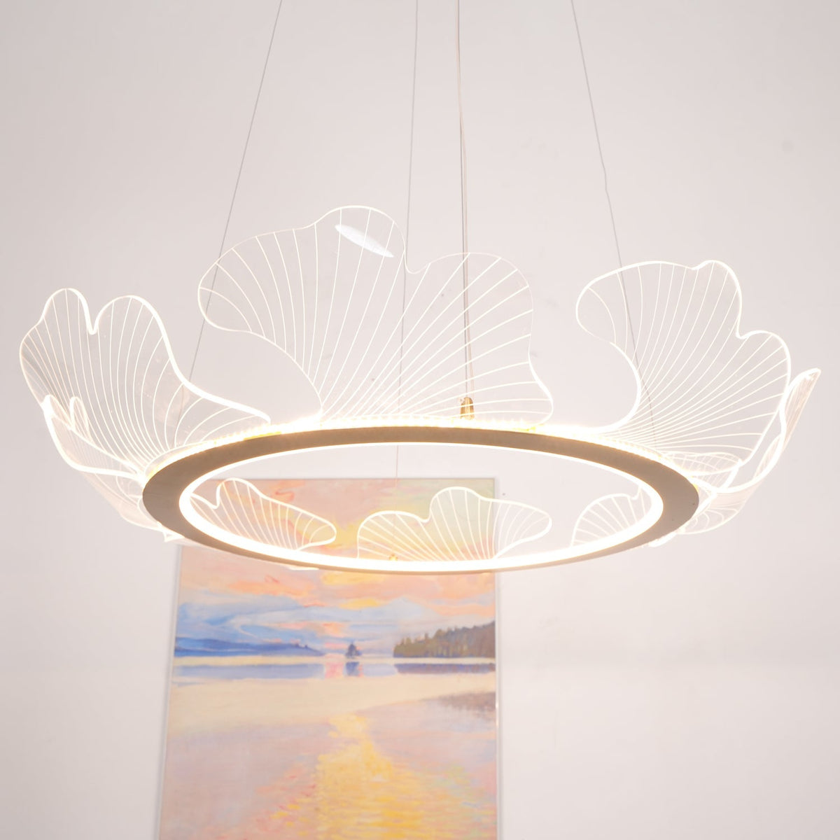 Lucisora Pendelleuchte aus mattiertes Acryl mit floraler Ringstruktur
