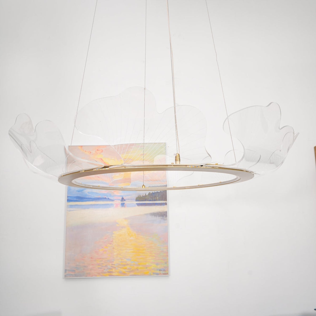 Lucisora Pendelleuchte aus mattiertes Acryl mit floraler Ringstruktur