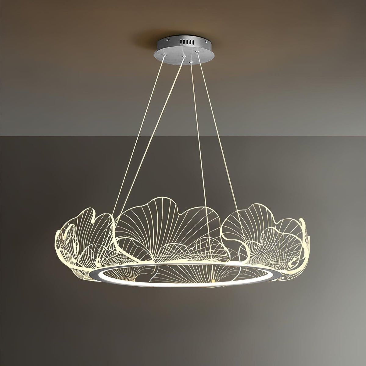 Lucisora Pendelleuchte aus mattiertes Acryl mit floraler Ringstruktur
