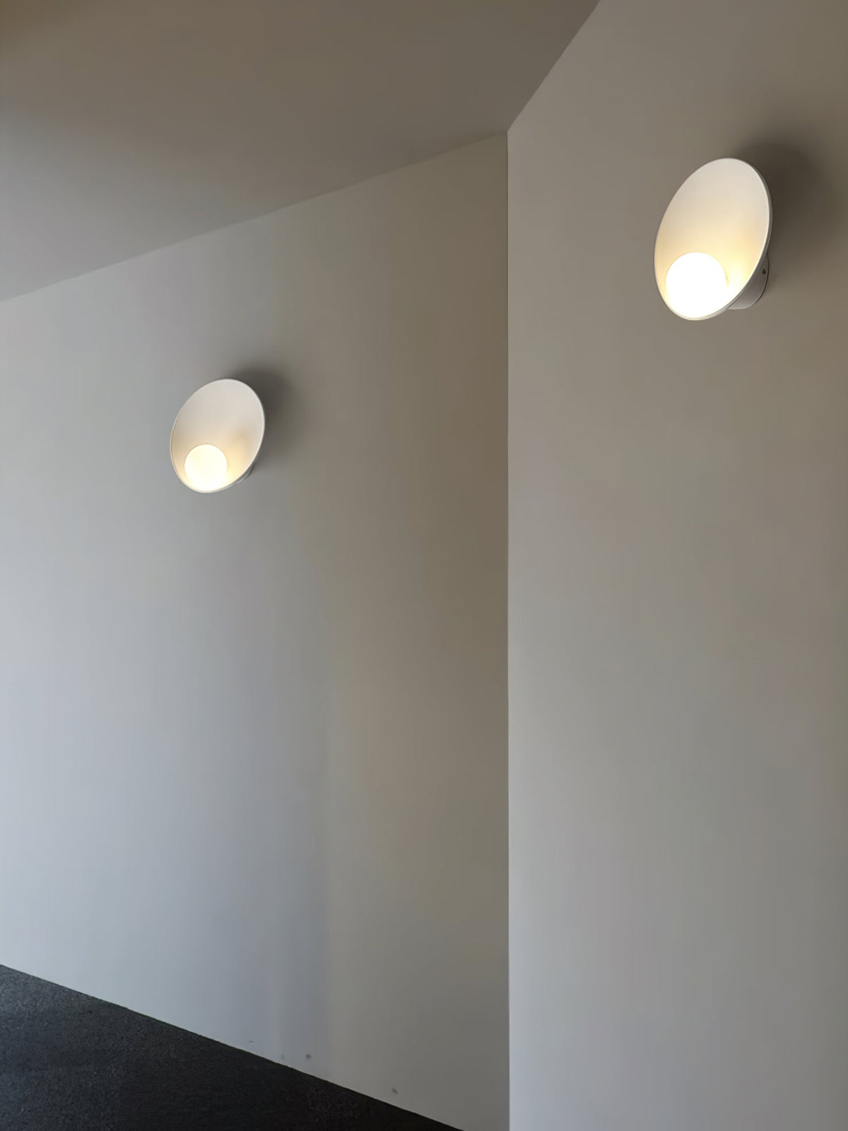 Ersila zeitgenössische minimalistische Kunstharz-Wandleuchte