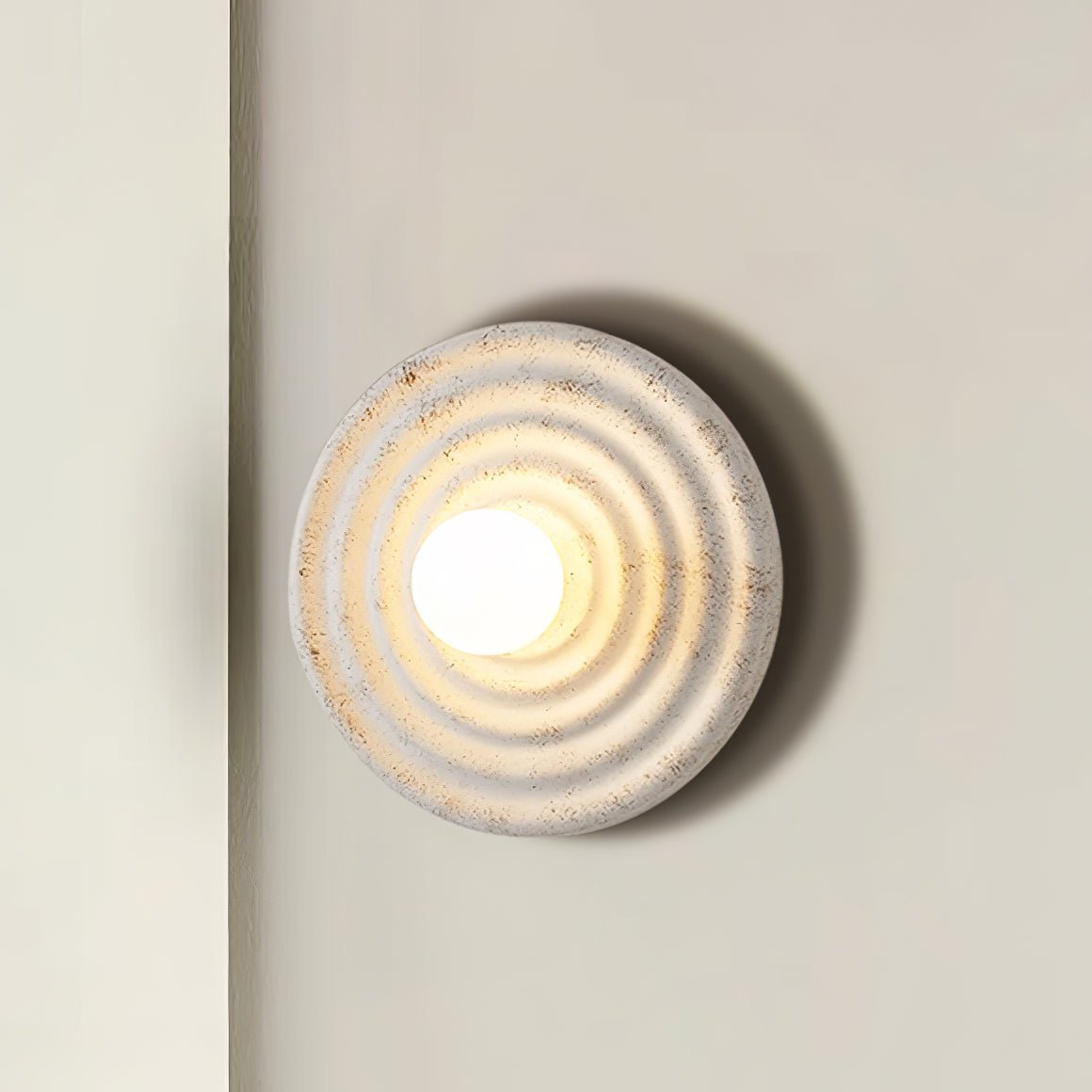 Ersila zeitgenössische minimalistische Kunstharz-Wandleuchte