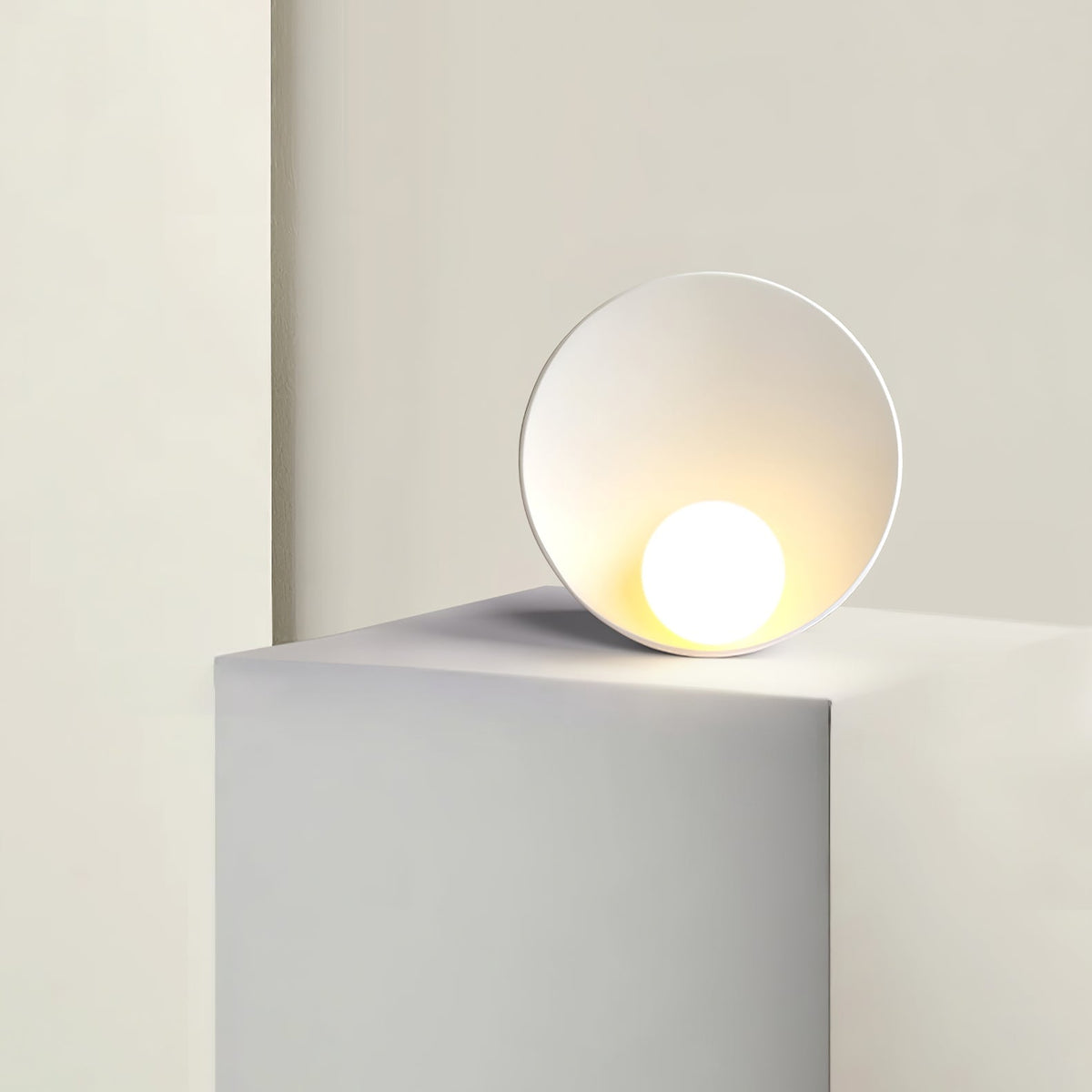 Ersila zeitgenössische minimalistische Kunstharz-Wandleuchte