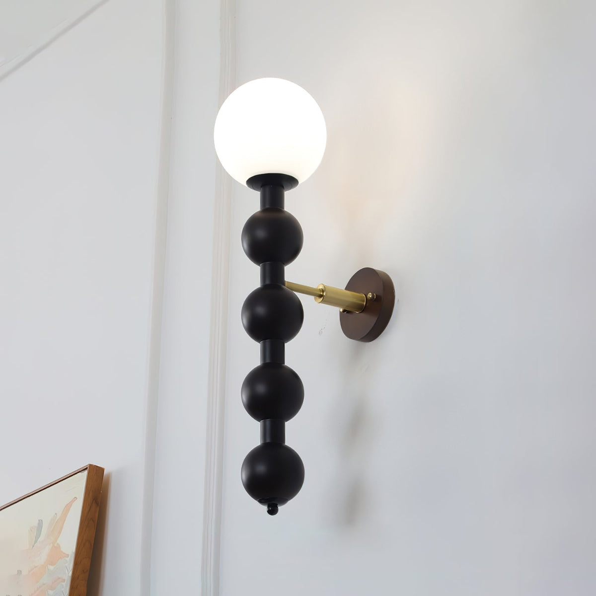 Wandleuchte Gourd aus Metall, Holz und Glas im modernen Stil