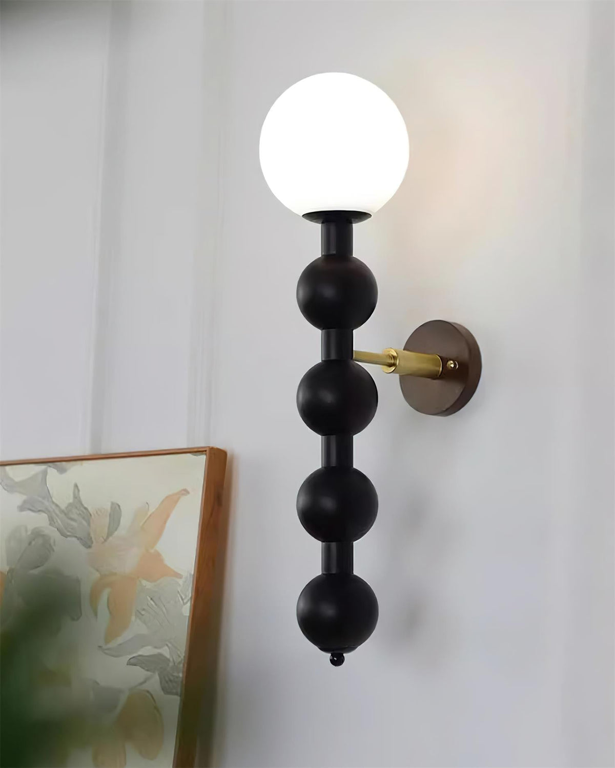 Wandleuchte Gourd aus Metall, Holz und Glas im modernen Stil