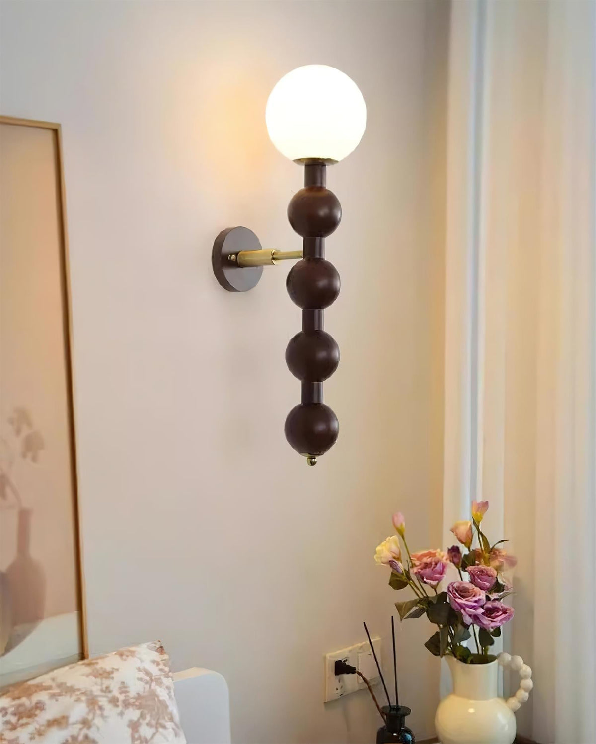 Wandleuchte Gourd aus Metall, Holz und Glas im modernen Stil