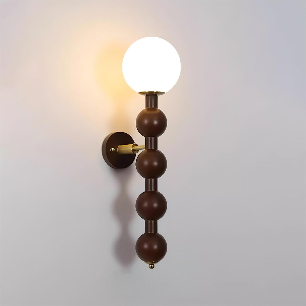 Wandleuchte Gourd aus Metall, Holz und Glas im modernen Stil