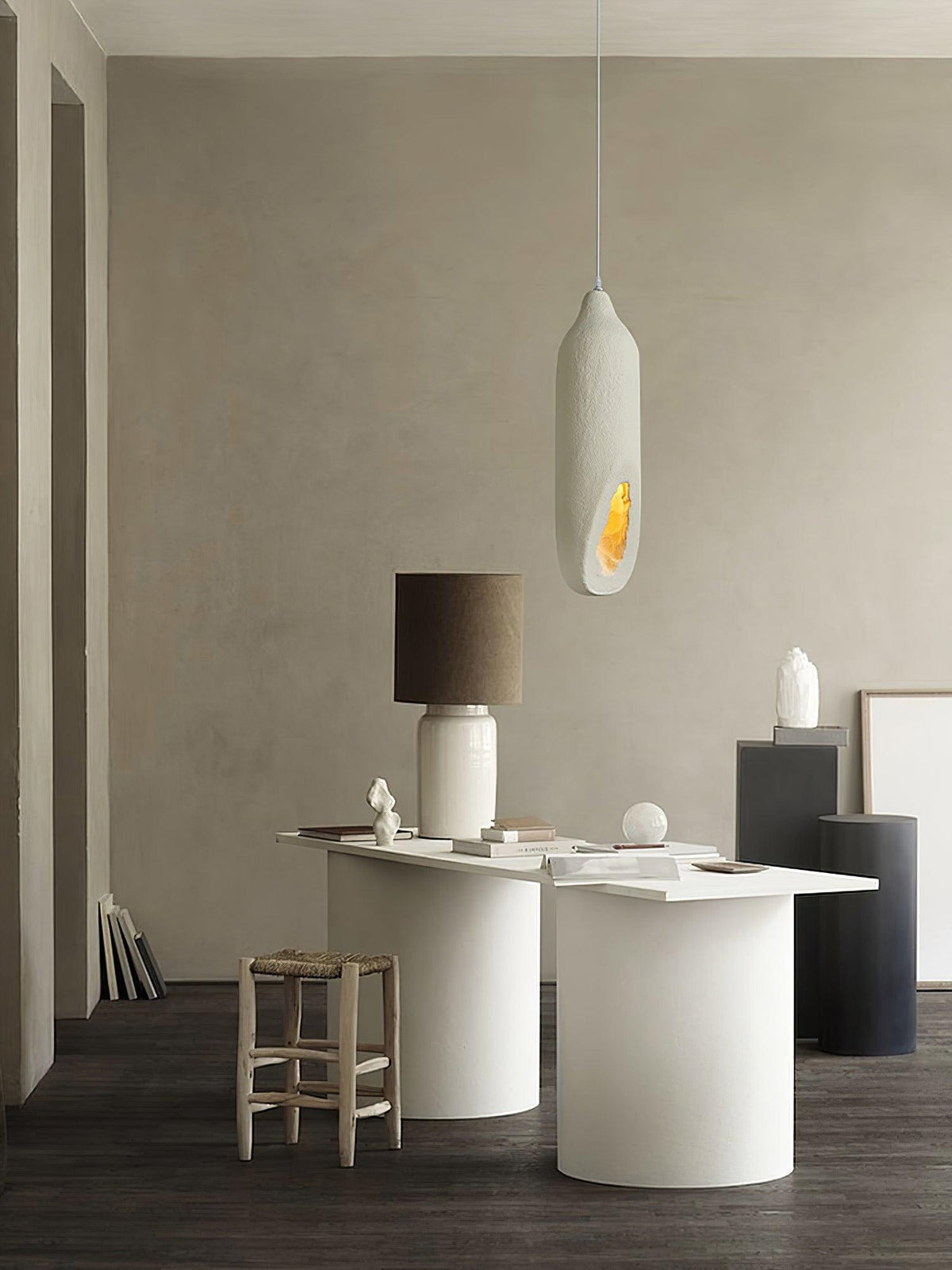 Anorion zeitgenössische minimalistische Pendelleuchte aus Kunststoff im skandinavischen Stil