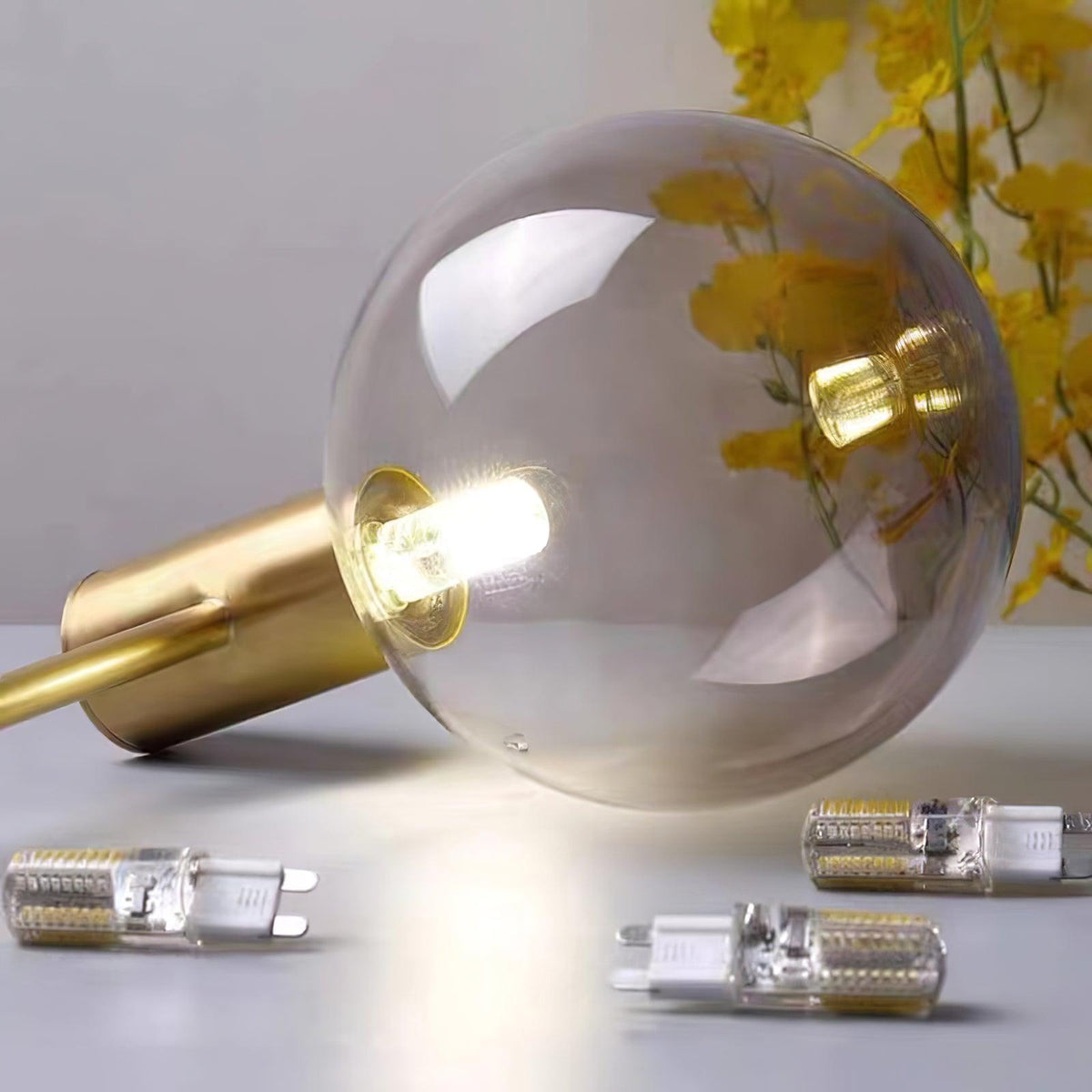 Veloiel Kronleuchter Glaskugel Glas Goldrahmen modern