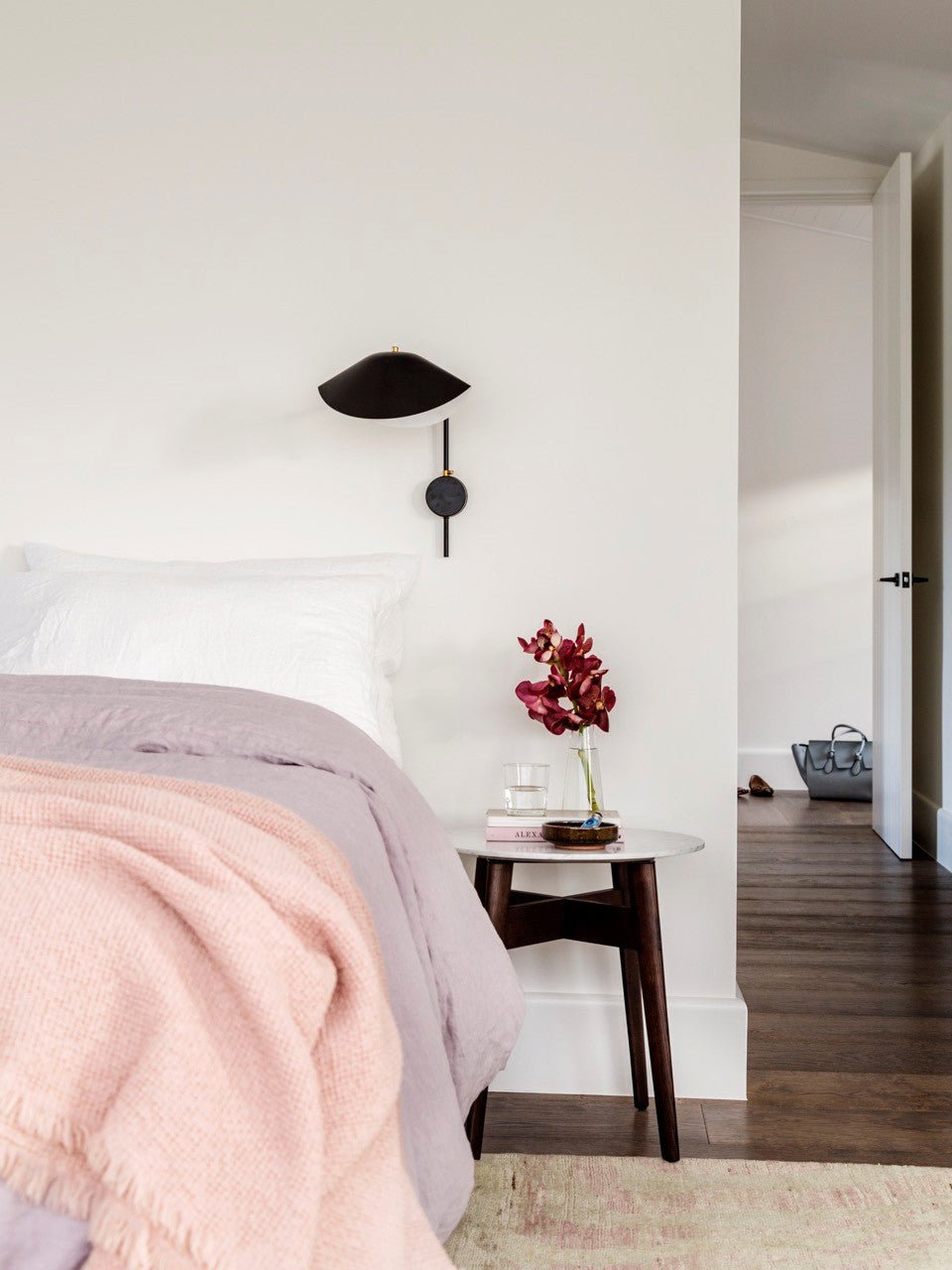 Avenarora Wandleuchte Einarm zarte Linien und elegant für Schlafzimmer Wohnzimmer | Cielum