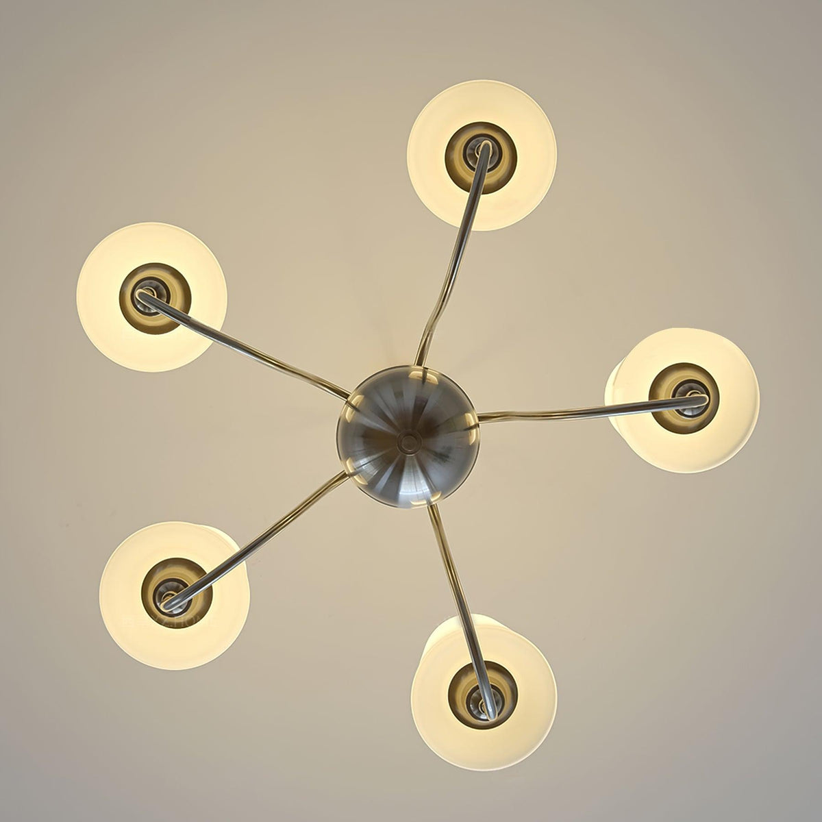 Olmiris Eleganter Kronleuchter in Nickel