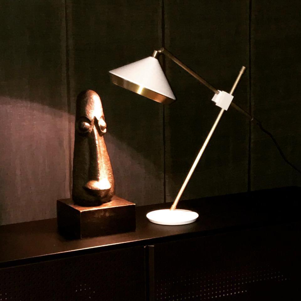 Hazel zeitgenössische Tischlampe