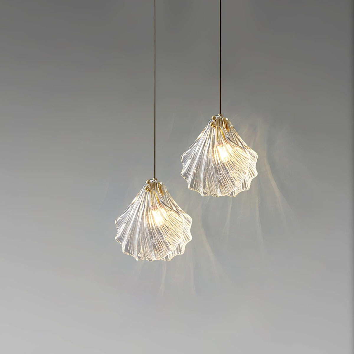 Veda Pendelleuchte aus Glas in Schalenform künstlerisch elegant