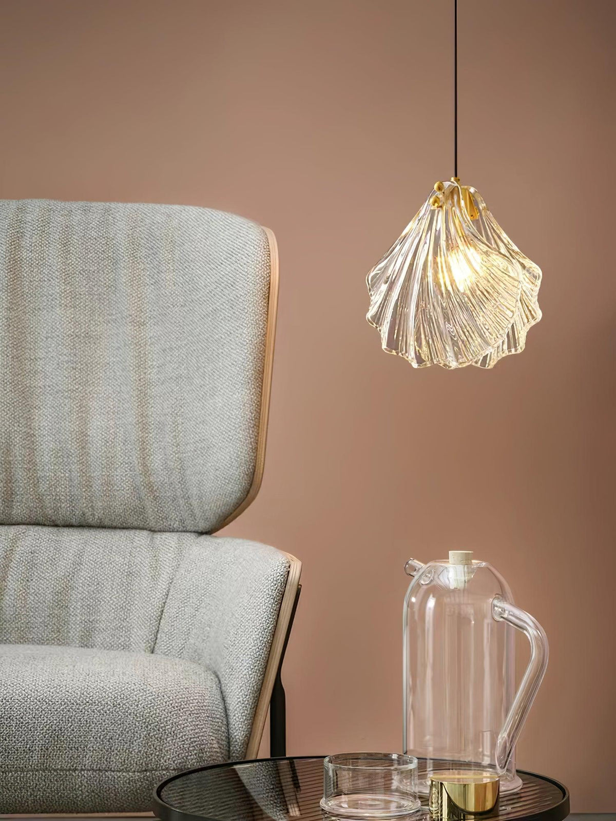 Veda Pendelleuchte aus Glas in Schalenform künstlerisch elegant