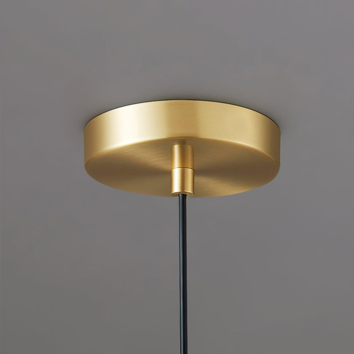 Veda Pendelleuchte aus Glas in Schalenform künstlerisch elegant