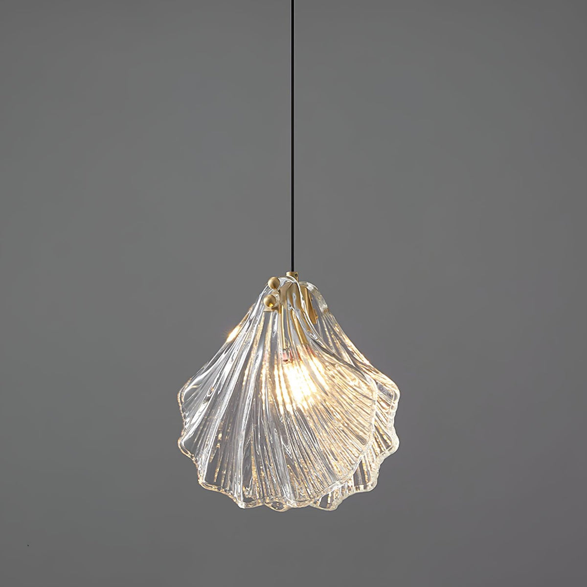 Veda Pendelleuchte aus Glas in Schalenform künstlerisch elegant