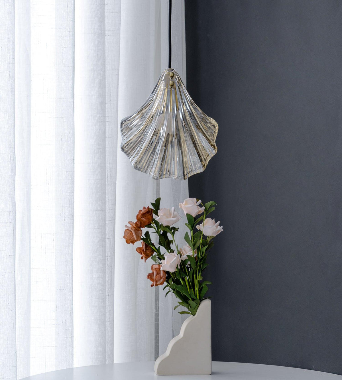 Veda Pendelleuchte aus Glas in Schalenform künstlerisch elegant