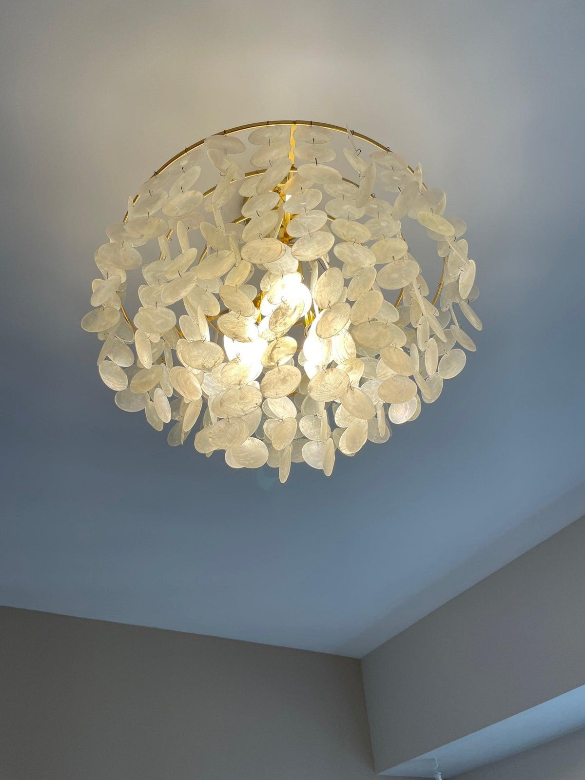 Esileth Kronleuchter im postmodernen Luxus-Stil mit Schalen-Windglocken