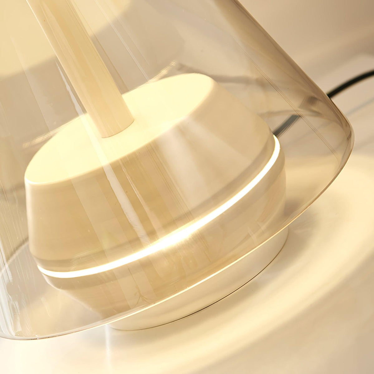 Emarir skandinavische Tischleuchte aus Glas