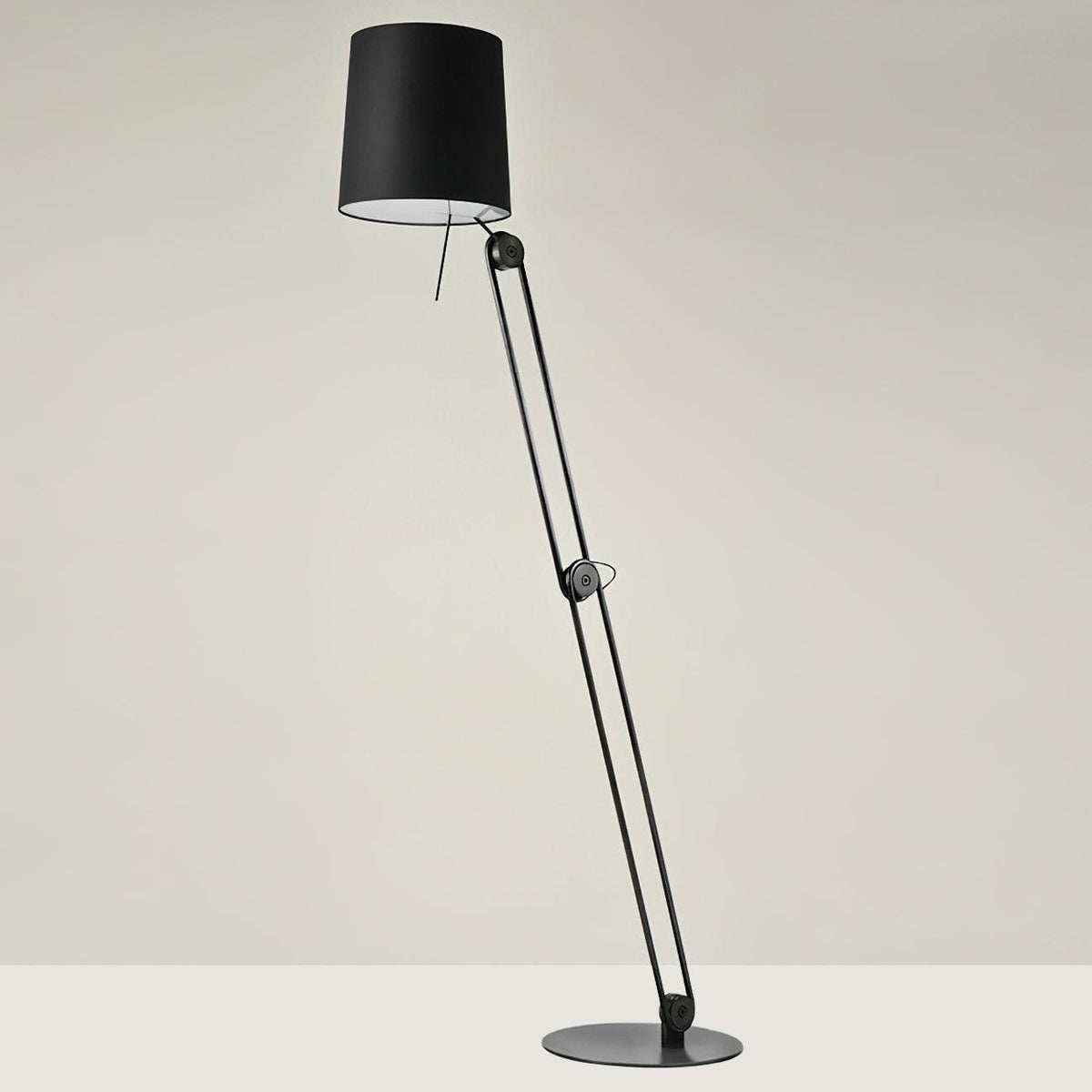 Zarina Minimalistische Stehleuchte aus Stoff