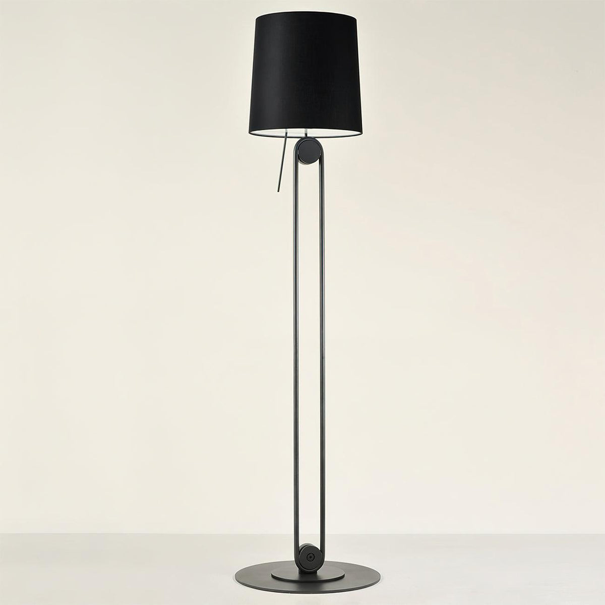 Zarina Minimalistische Stehleuchte aus Stoff
