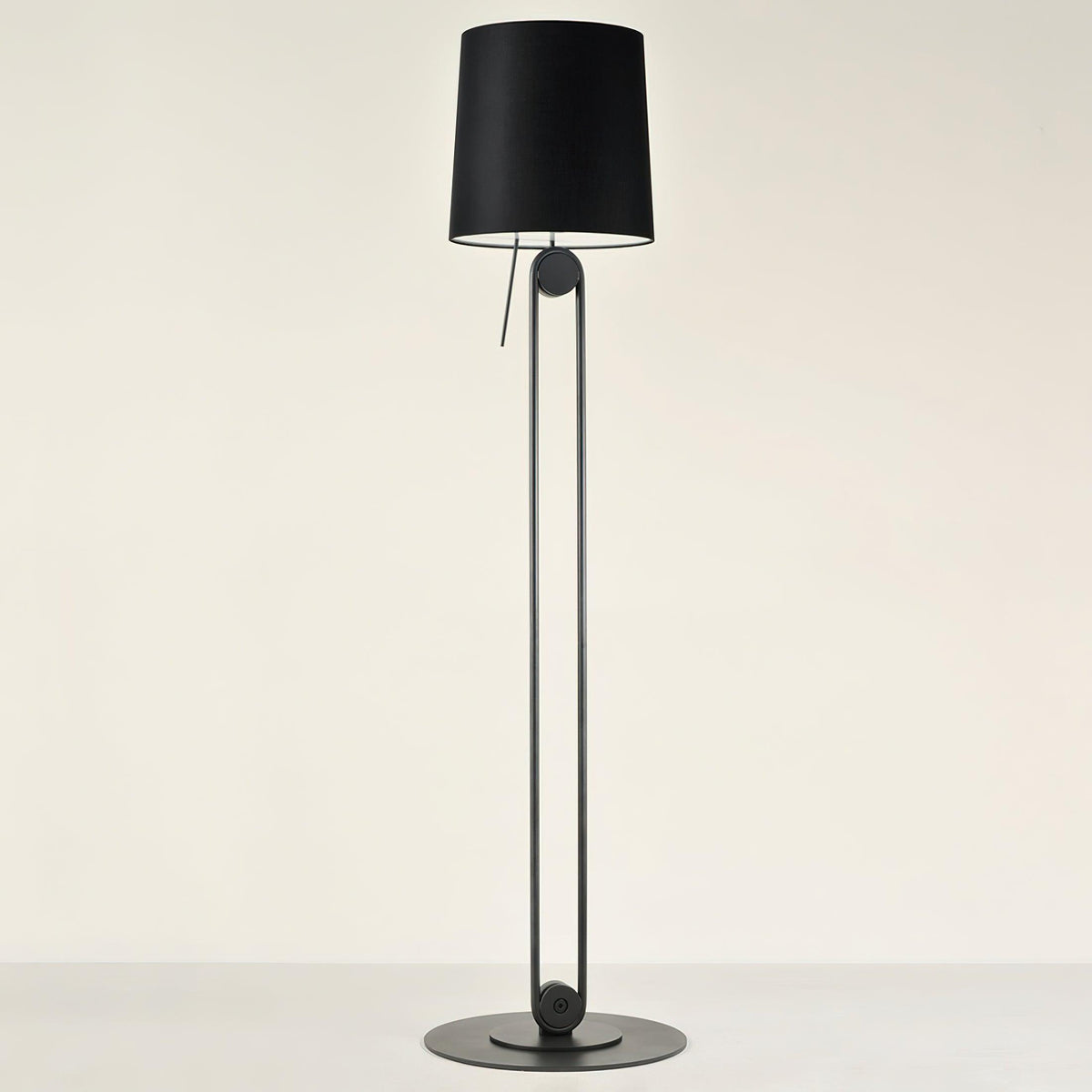 Zarina Minimalistische Stehleuchte aus Stoff