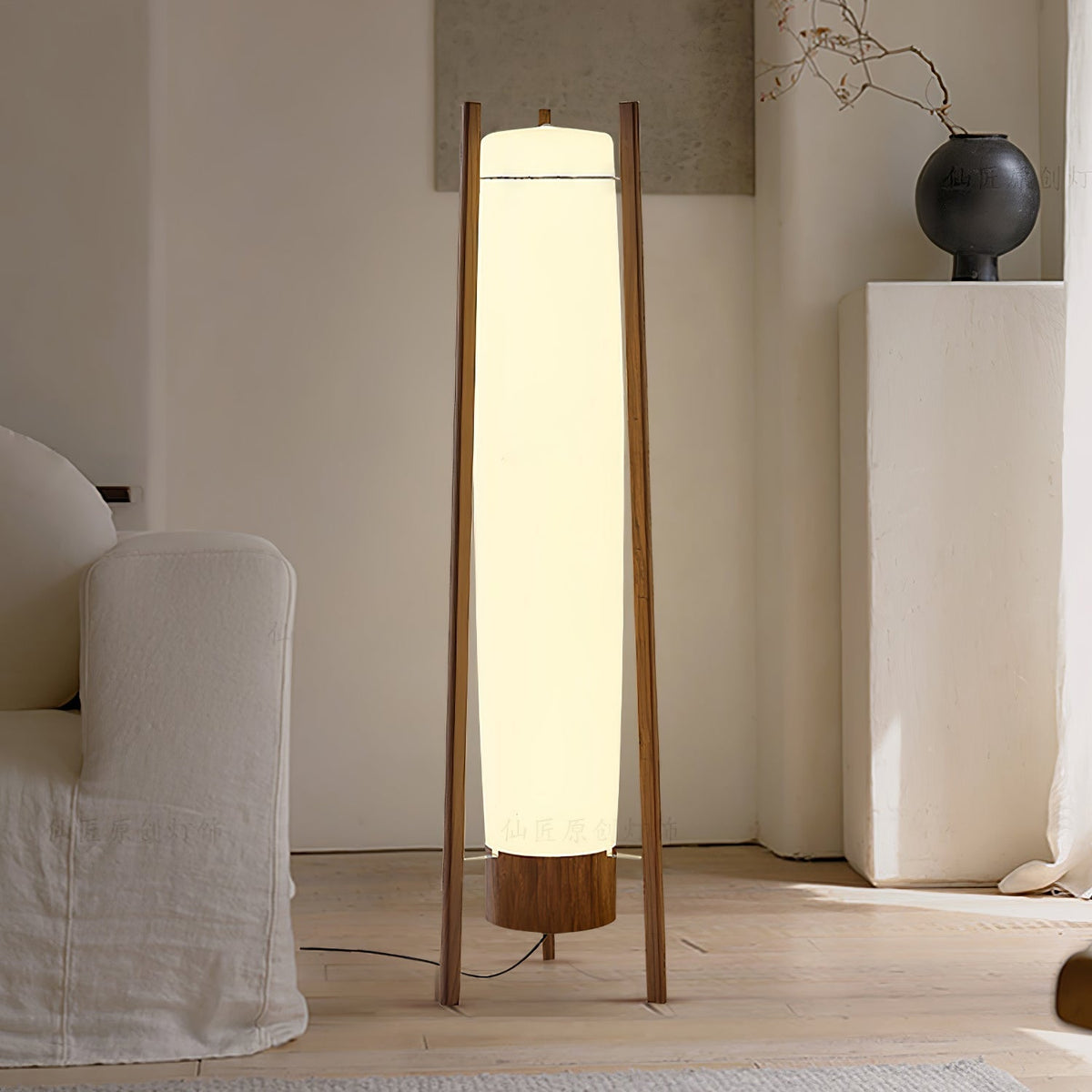 Zezoraril Stehleuchte aus Holz im Wabi-Sabi-Stil