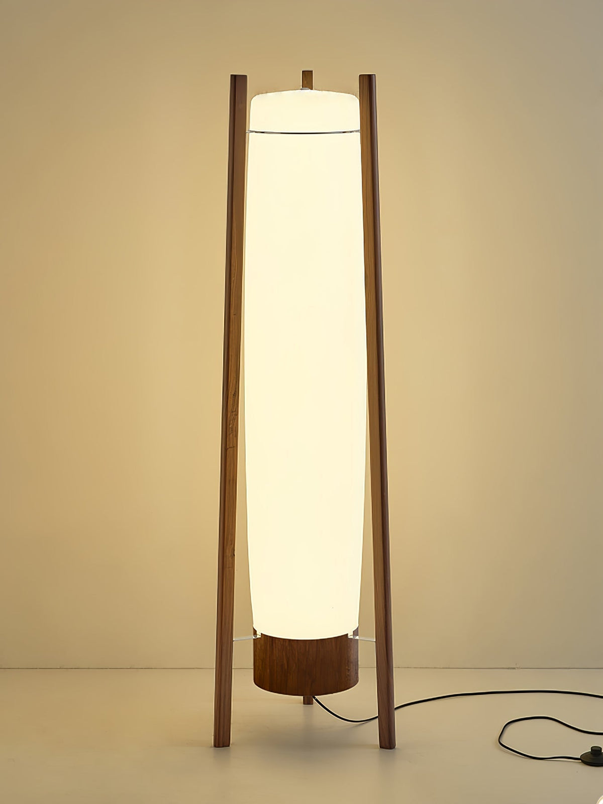 Zezoraril Stehleuchte aus Holz im Wabi-Sabi-Stil