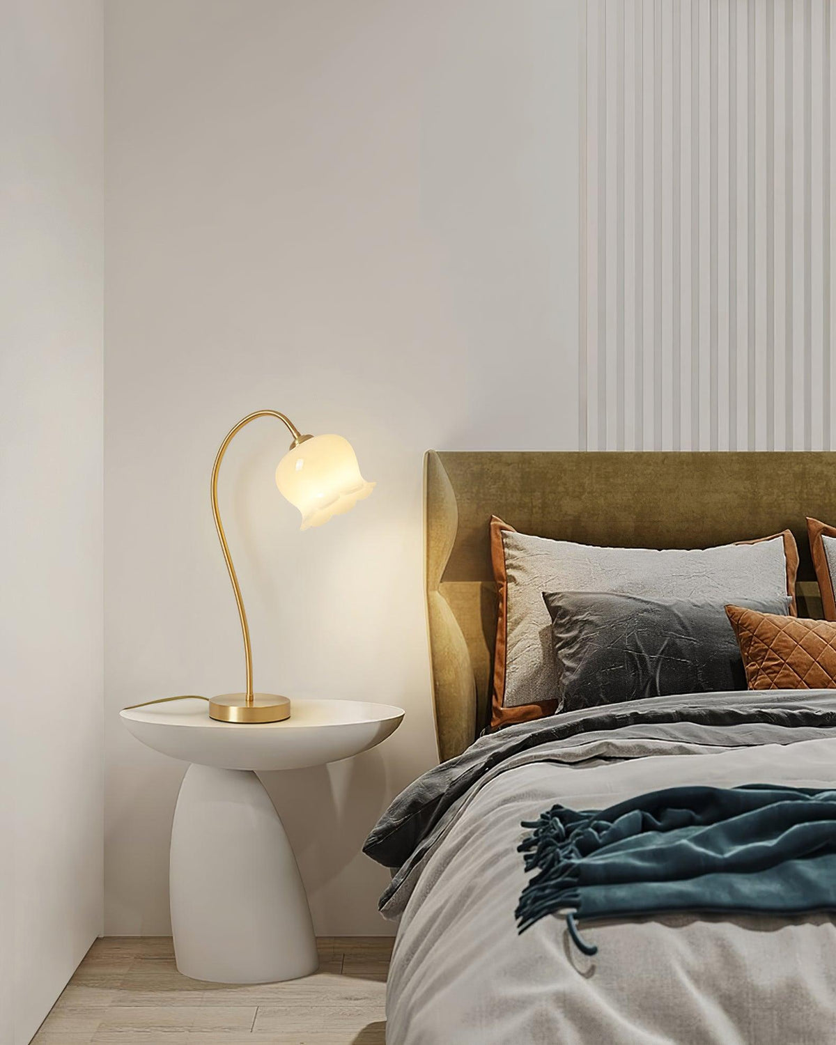 Mirelise Tischleuchte und mit Tulpen-Schirm und Schwanenhals im Vintage-Stil fürs Schlafzimmer | Cielum