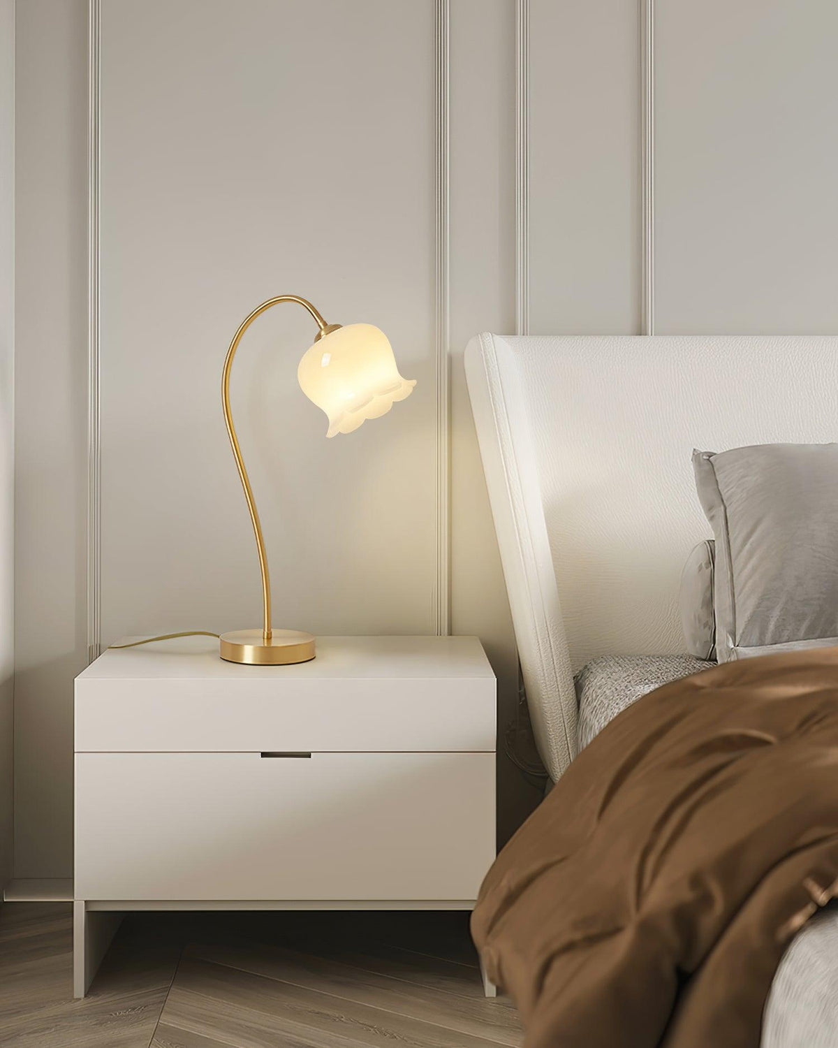 Mirelise Tischleuchte und mit Tulpen-Schirm und Schwanenhals im Vintage-Stil fürs Schlafzimmer | Cielum