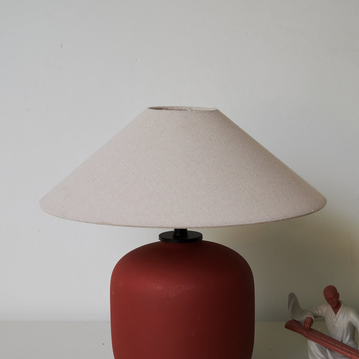 Gordon Keramik-Tischleuchte im minimalistischen Stil