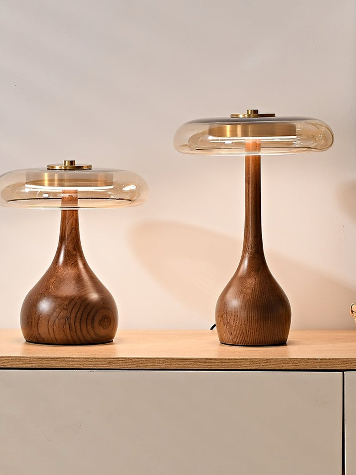 Bux Tischleuchte aus Holz im modernen Stil