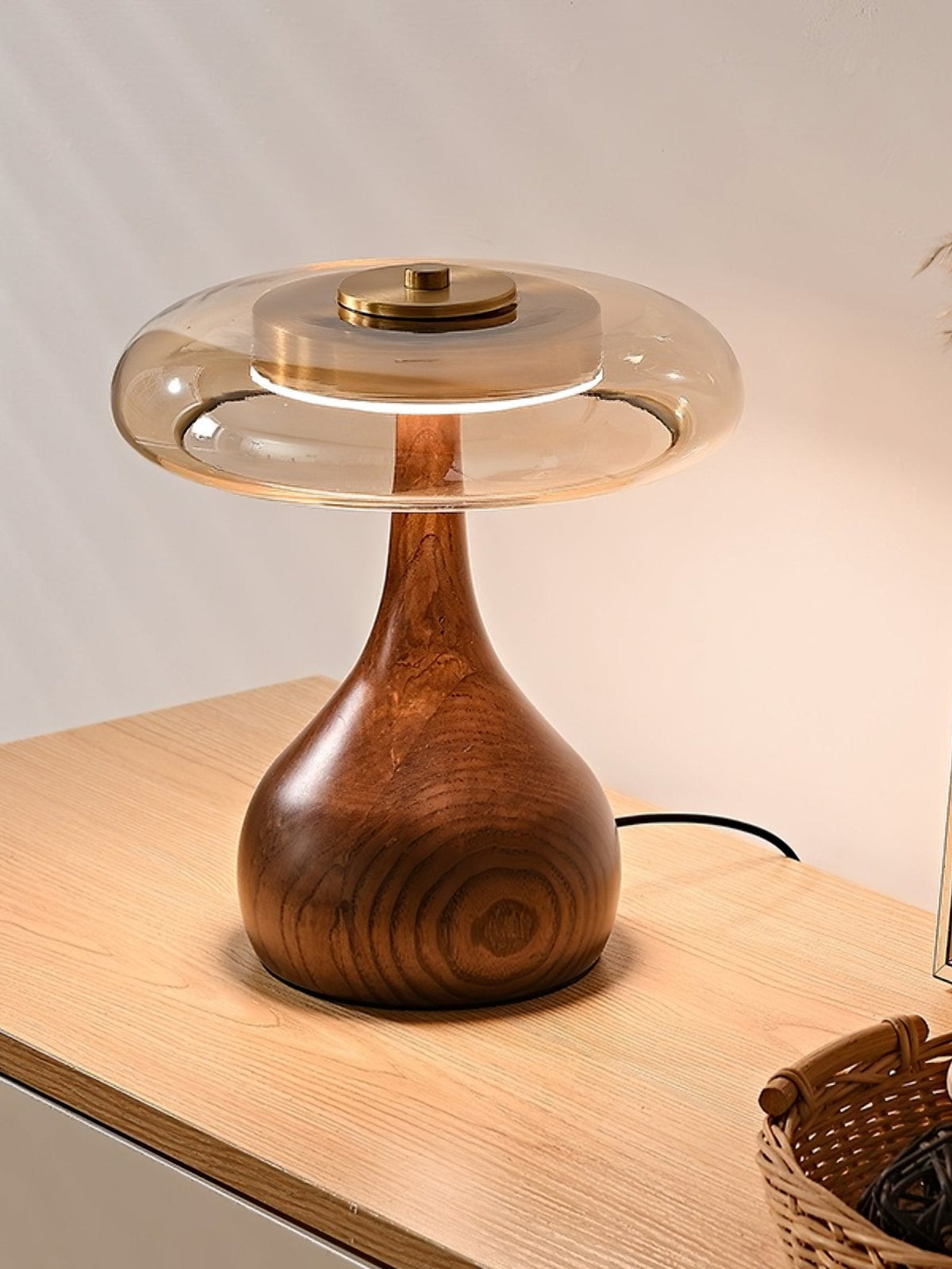 Bux Tischleuchte aus Holz im modernen Stil