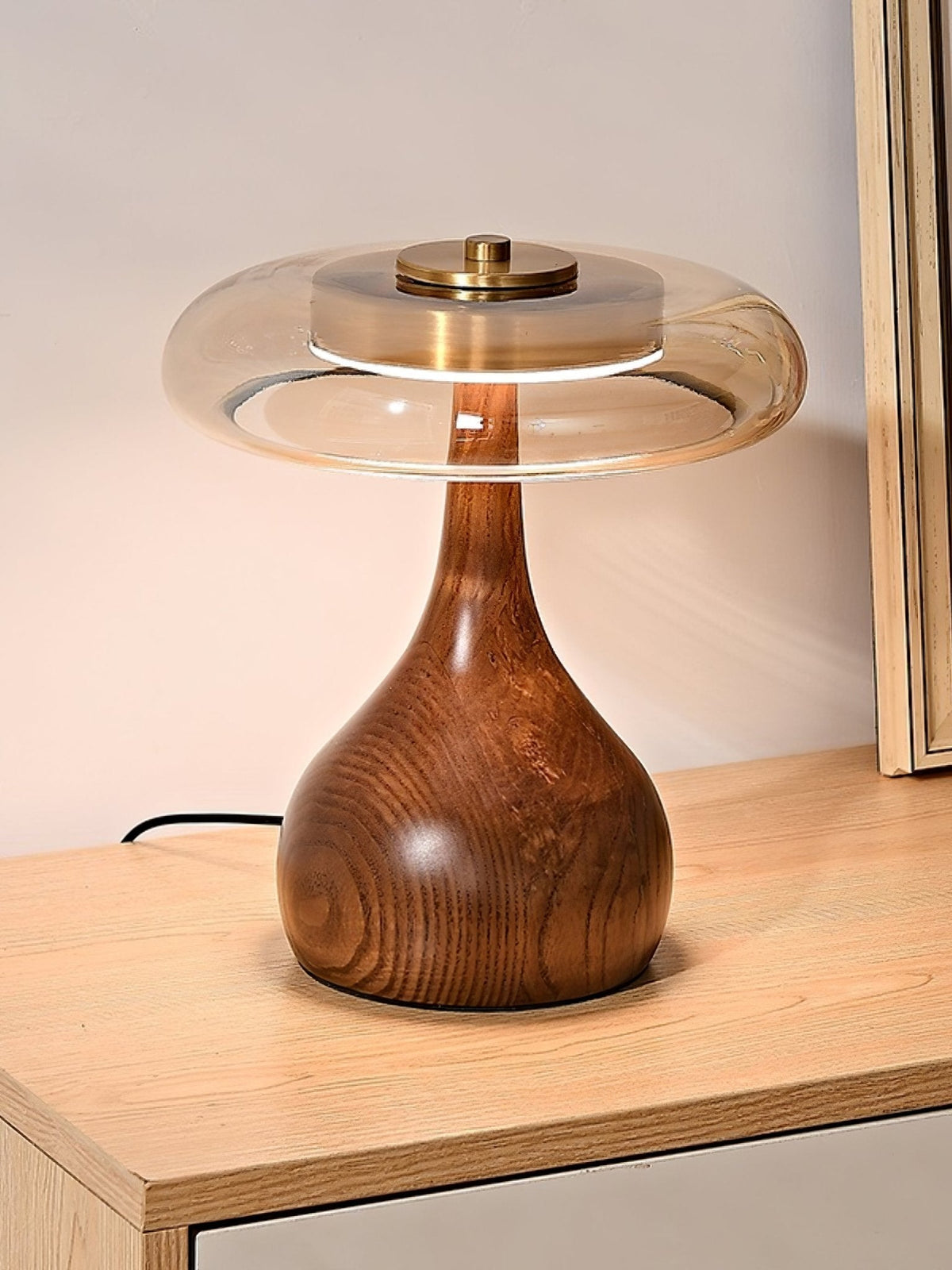 Bux Tischleuchte aus Holz im modernen Stil