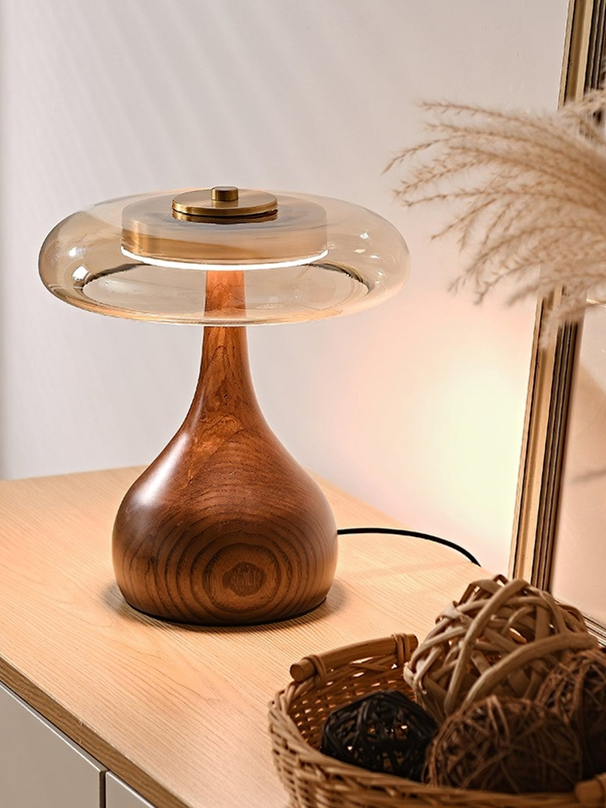Bux Tischleuchte aus Holz im modernen Stil