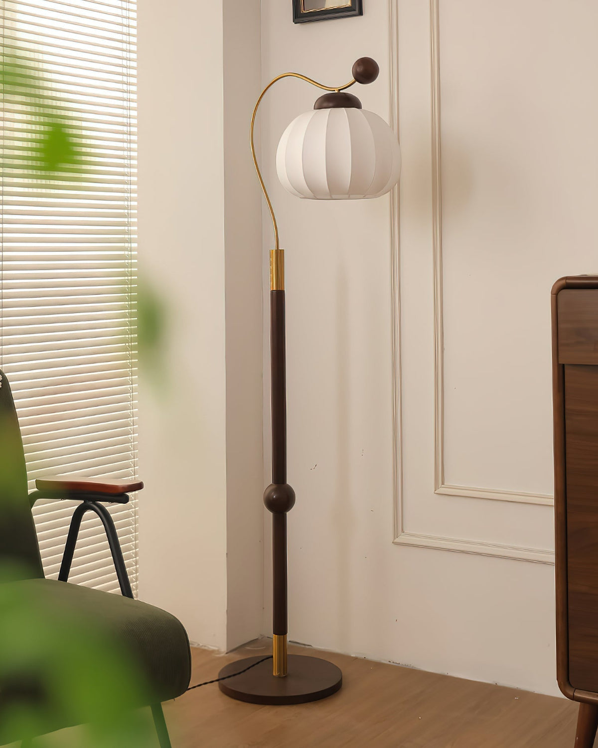Devenor Stehleuchte aus Seidenholz