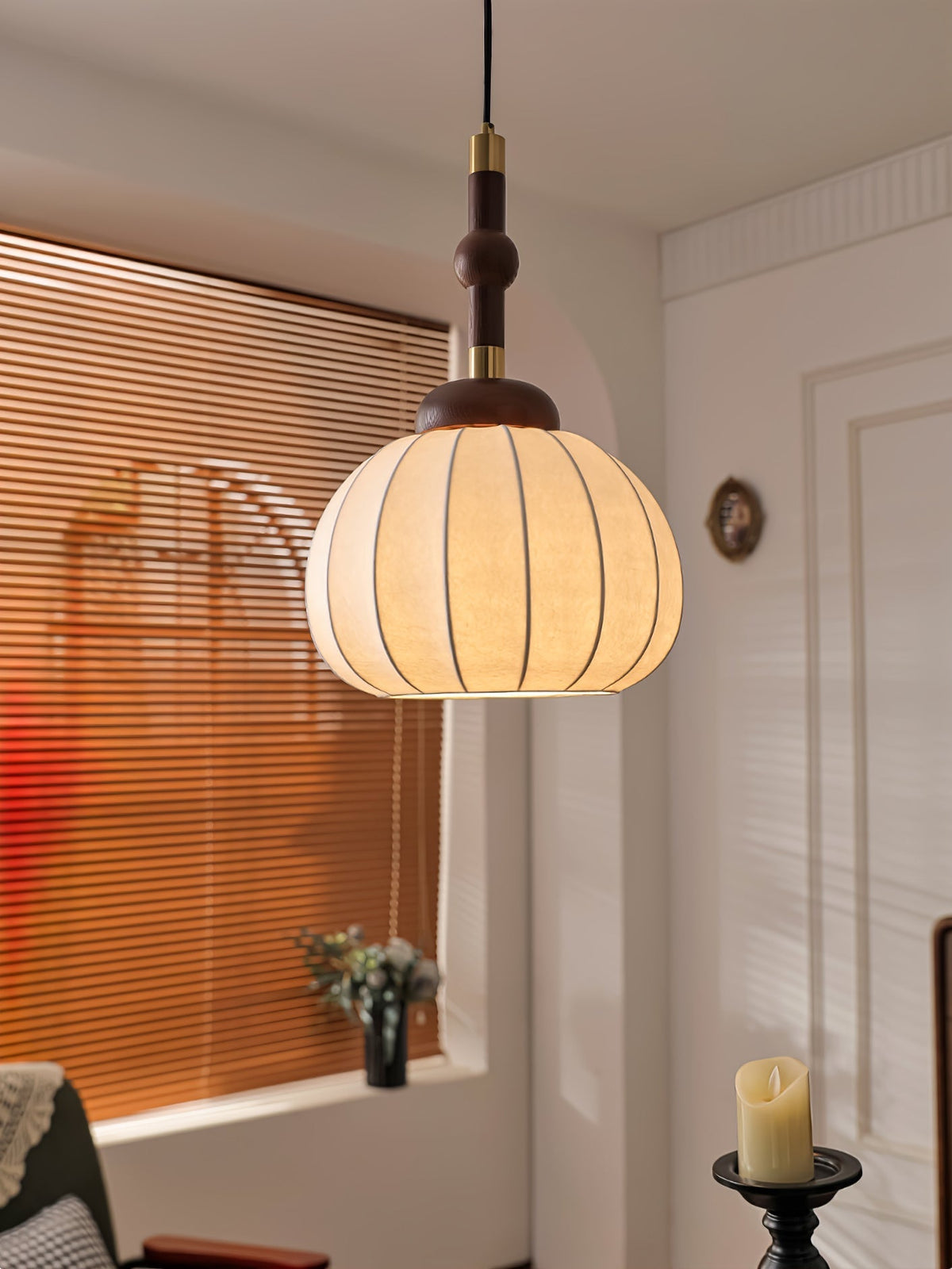 Livenor Pendelleuchte aus Seide und Holz im skandinavischen Stil