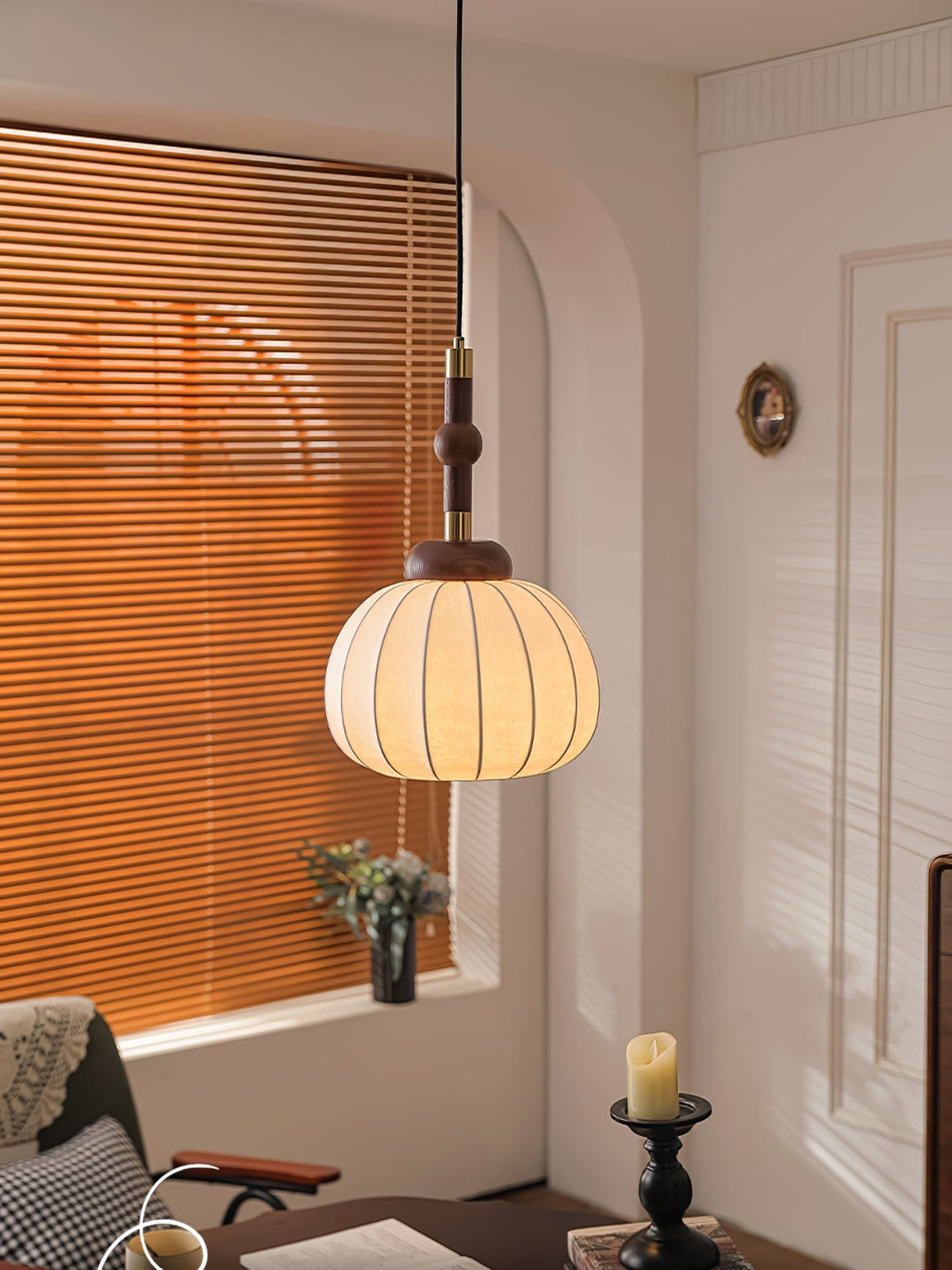 Livenor Pendelleuchte aus Seide und Holz im skandinavischen Stil