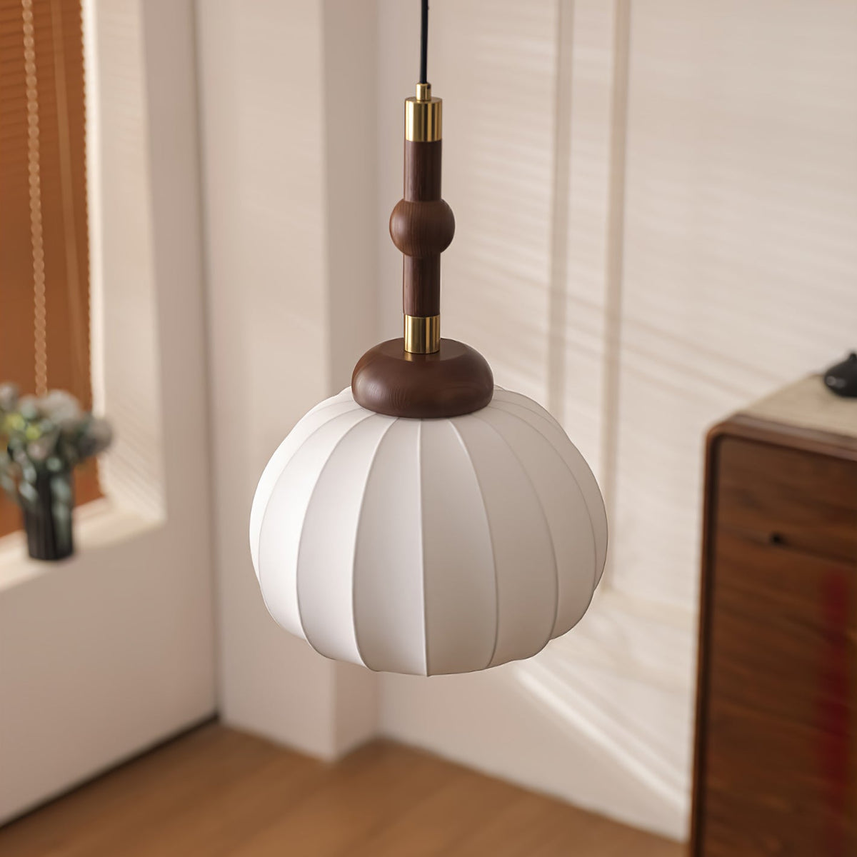 Livenor Pendelleuchte aus Seide und Holz im skandinavischen Stil