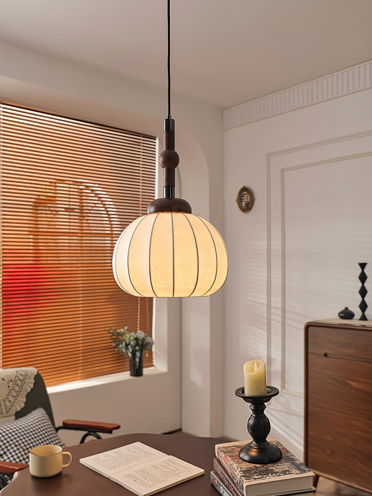 Livenor Pendelleuchte aus Seide und Holz im skandinavischen Stil