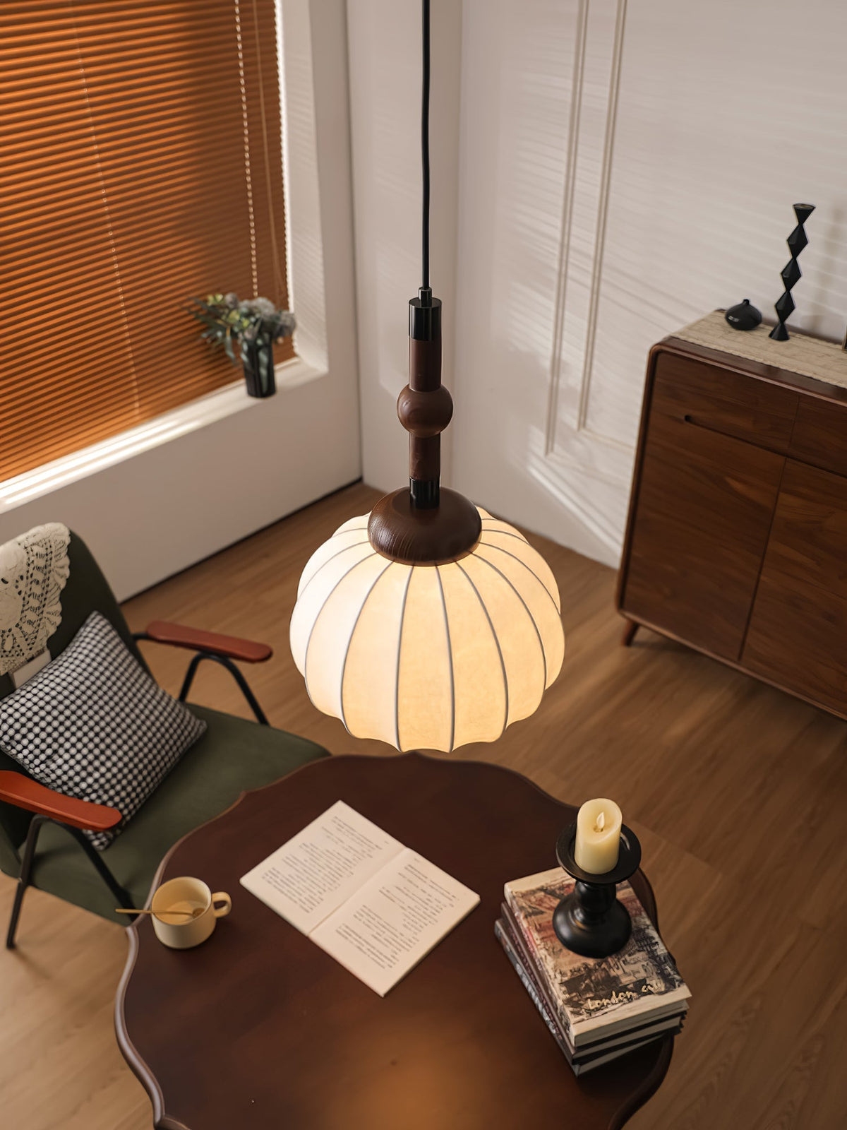 Livenor Pendelleuchte aus Seide und Holz im skandinavischen Stil