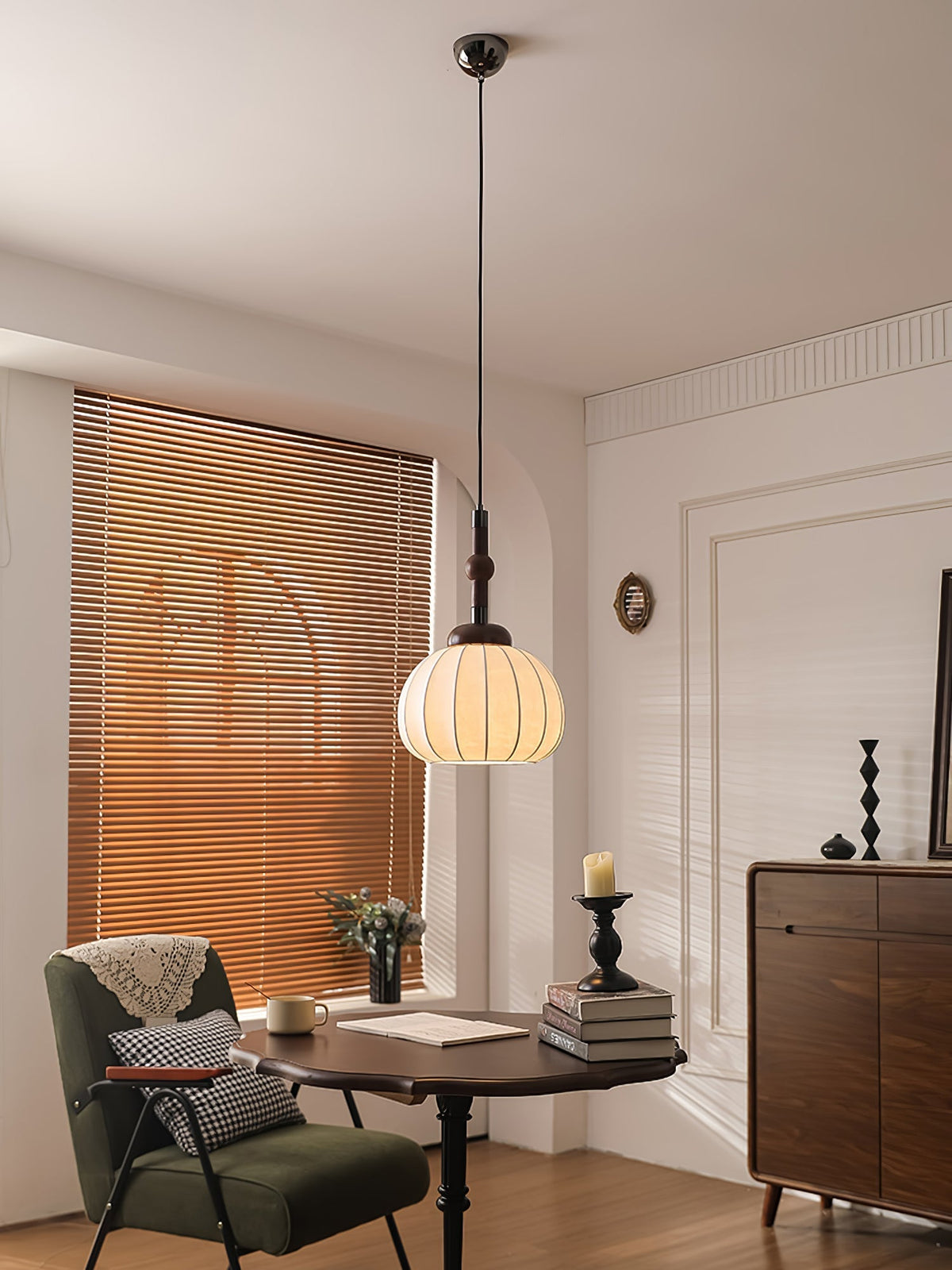 Livenor Pendelleuchte aus Seide und Holz im skandinavischen Stil