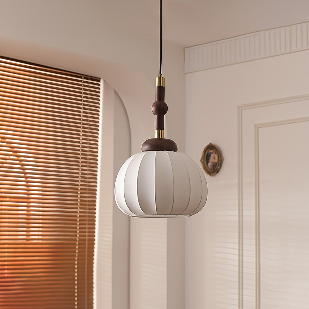 Livenor Pendelleuchte aus Seide und Holz im skandinavischen Stil