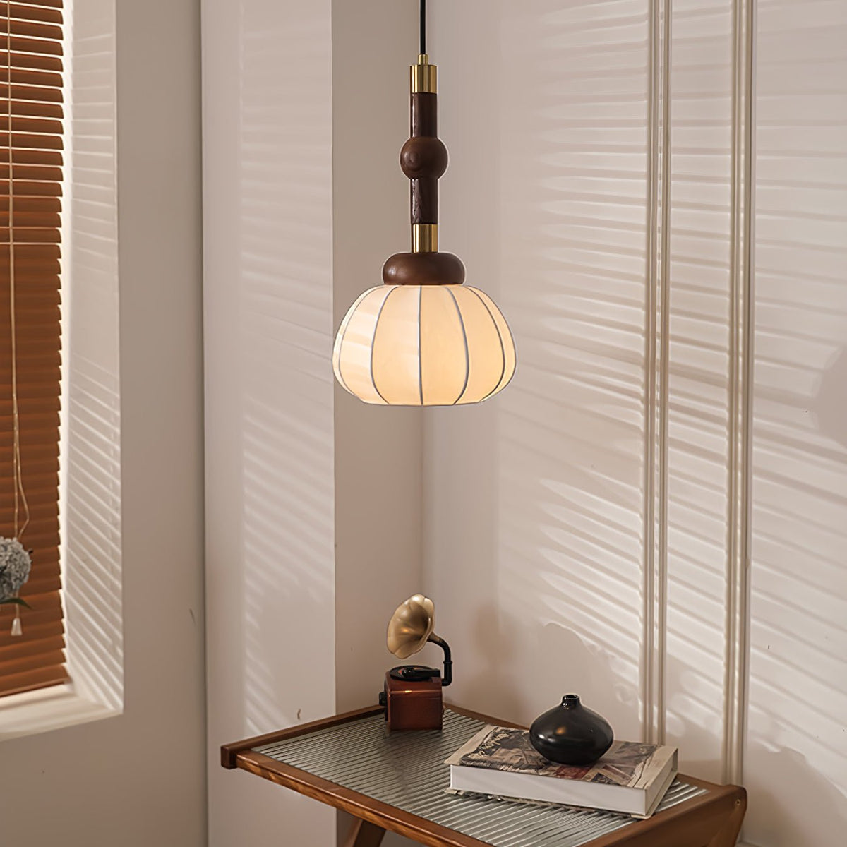 Livenor Pendelleuchte aus Seide und Holz im skandinavischen Stil