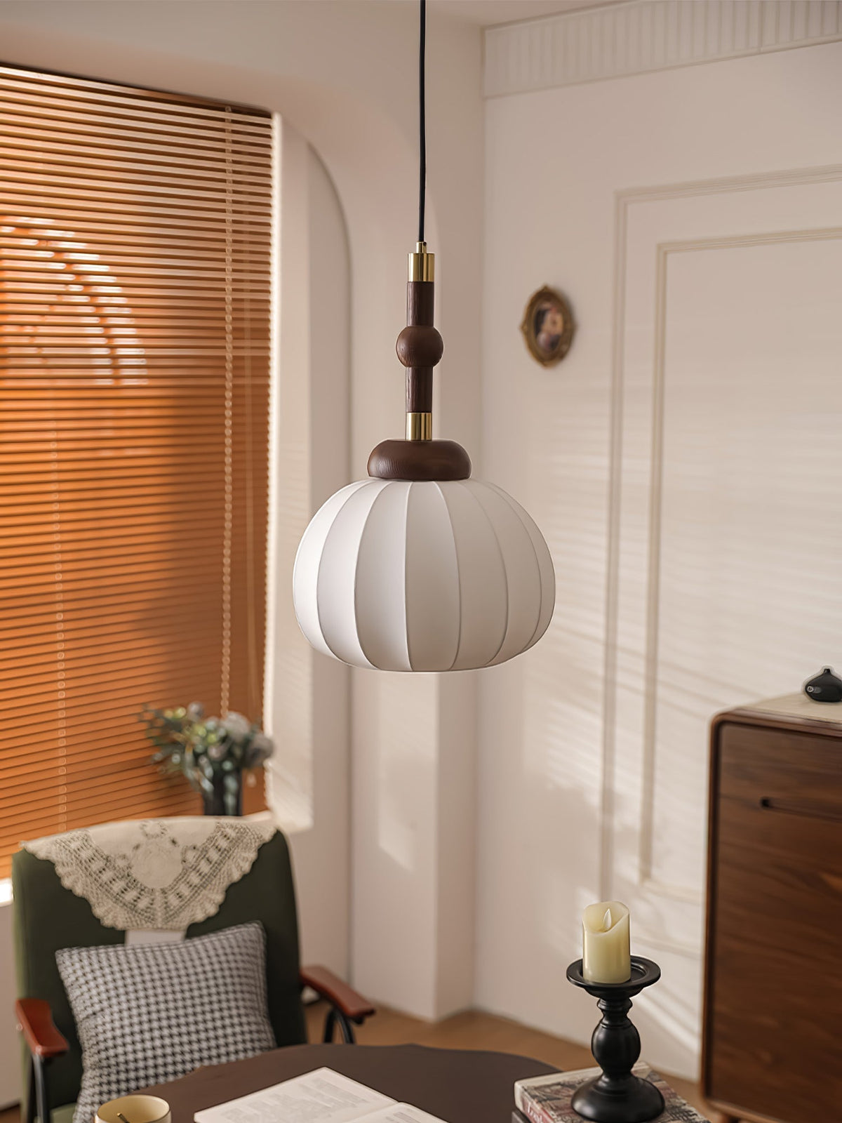 Livenor Pendelleuchte aus Seide und Holz im skandinavischen Stil