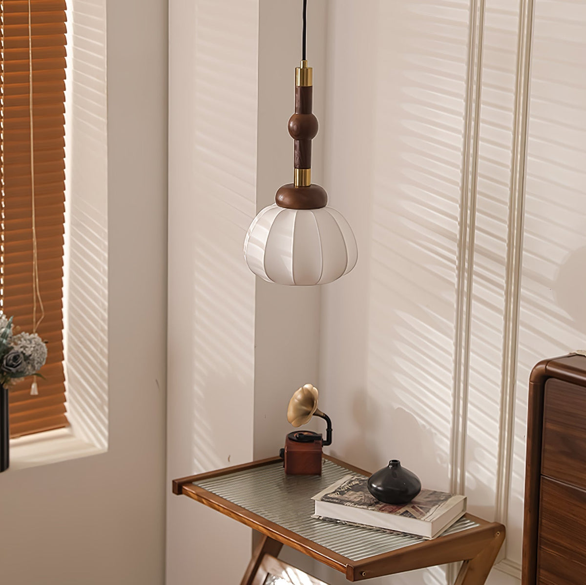 Livenor Pendelleuchte aus Seide und Holz im skandinavischen Stil