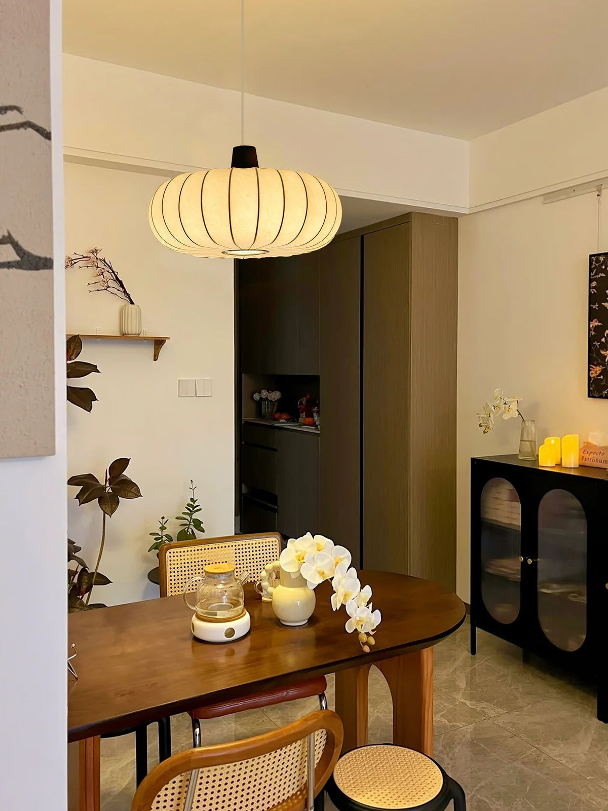 Aldeelia Pendelleuchte aus Seide und Holz im Retro-Stil