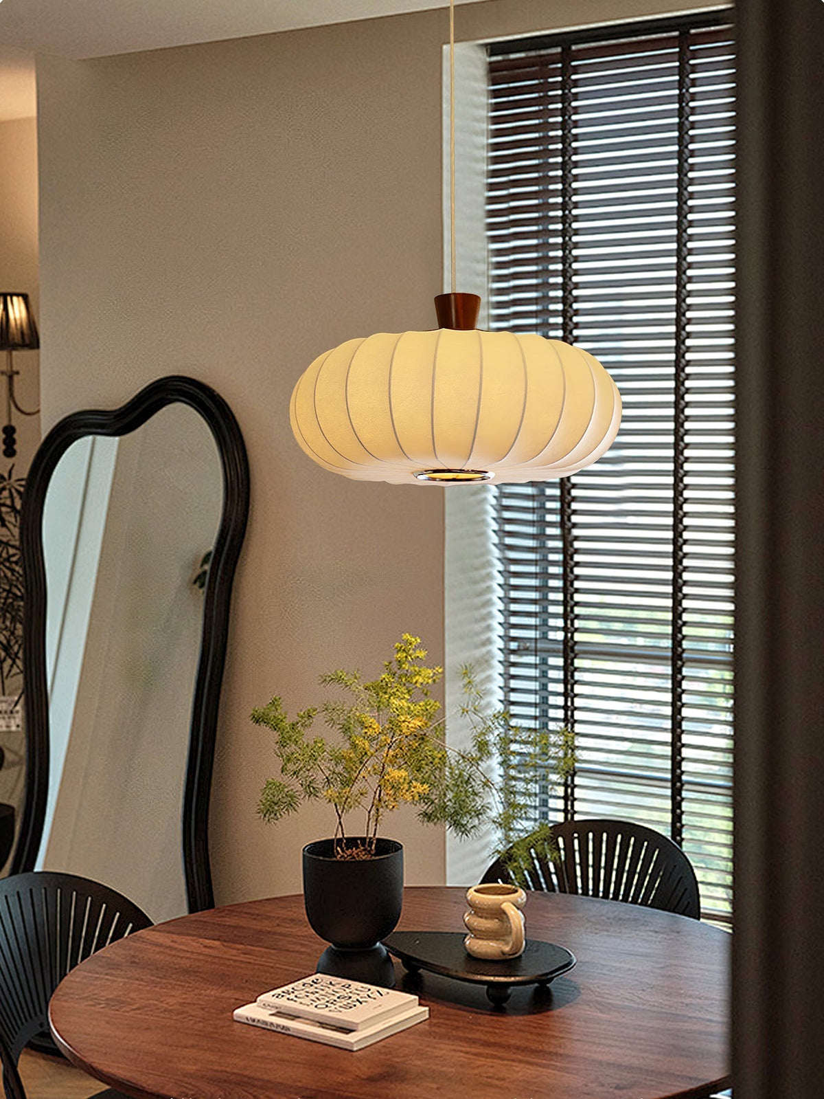 Aldeelia Pendelleuchte aus Seide und Holz im Retro-Stil