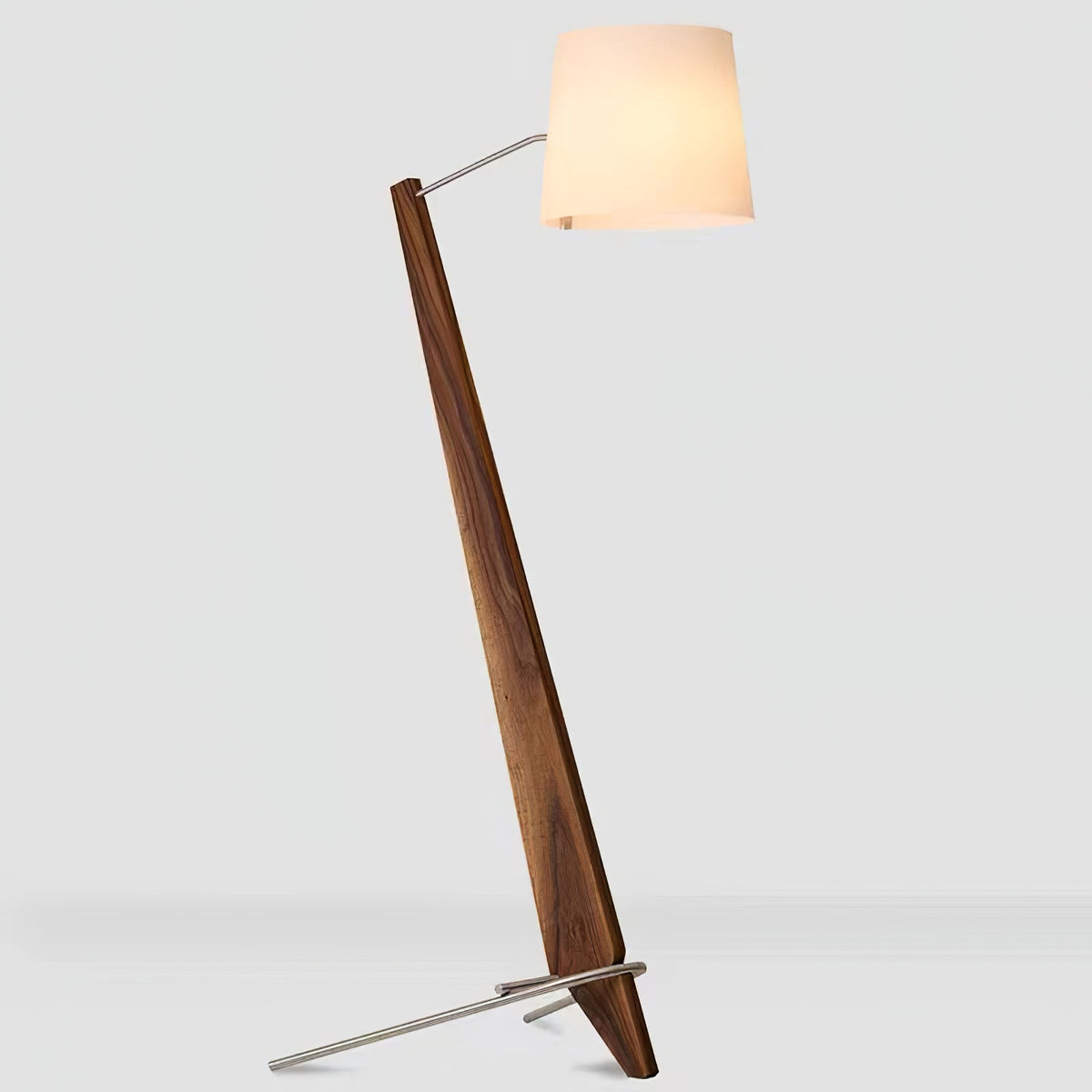 Vyran Stehleuchte aus Holz und Stoff