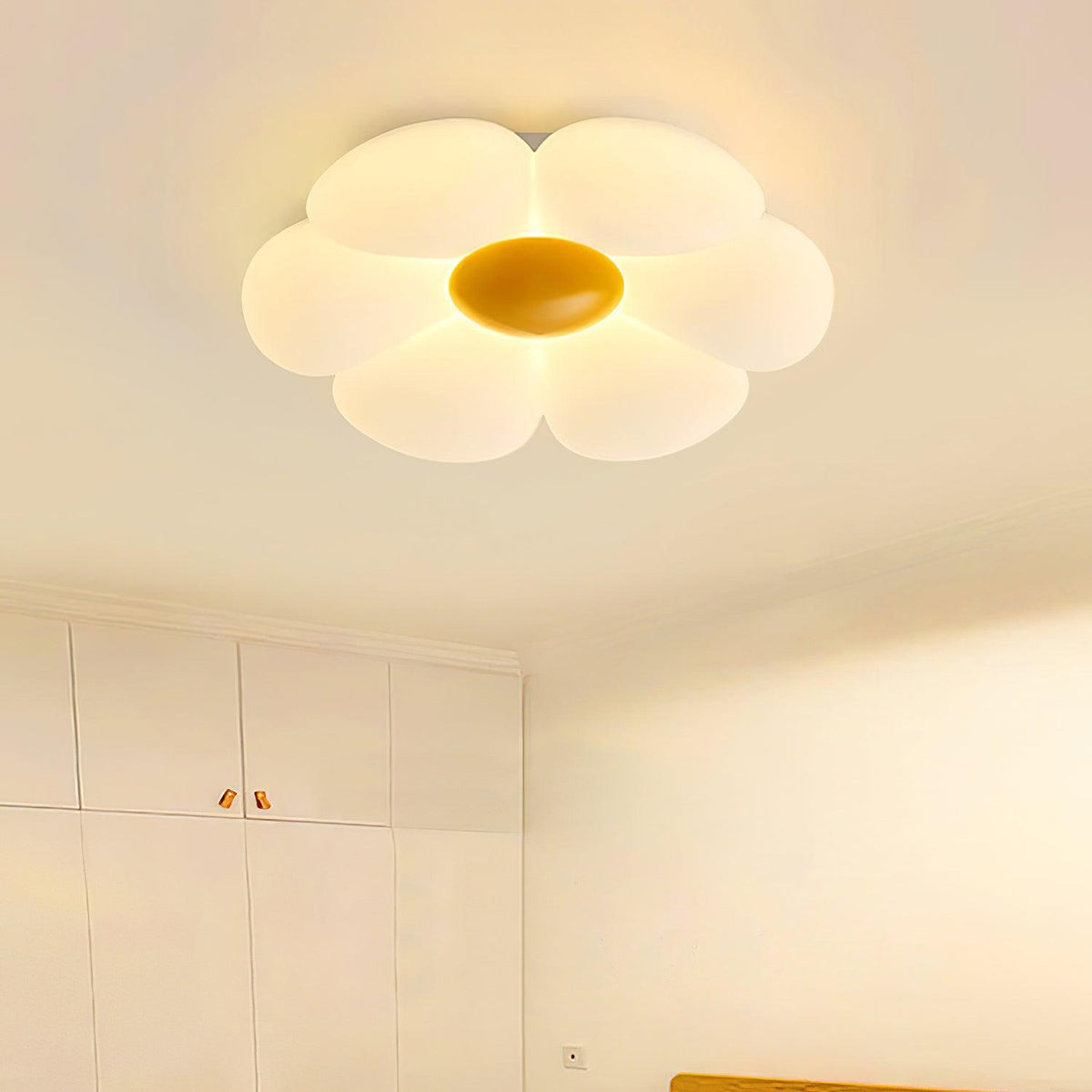 Liorinella Deckenleuchte Sechsstreifen-Blumenform Eleganter Charme für Kinderzimmer